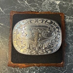 Ornate Silver Western Buckle - Men's Belt Accessory